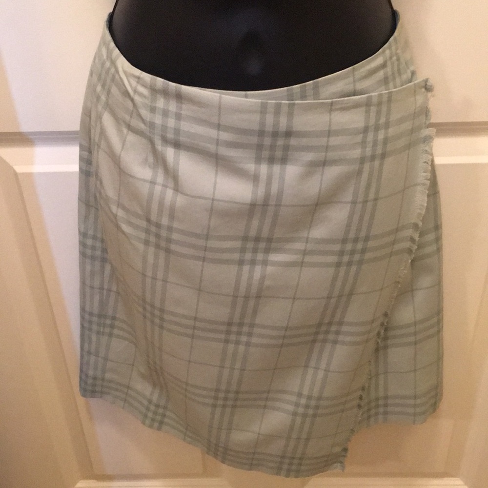 Burberry Kilt skirt size 6 light blue